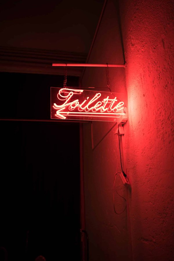 Pourquoi mettre du liquide vaisselle dans les toilettes ?